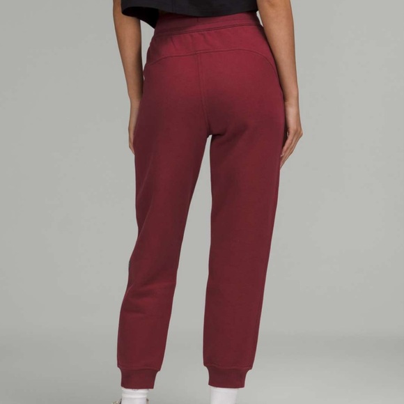 Lululemon Scuba High-Rise Jogger 7/8 Length Mulled Wine - Picture 2 of 10